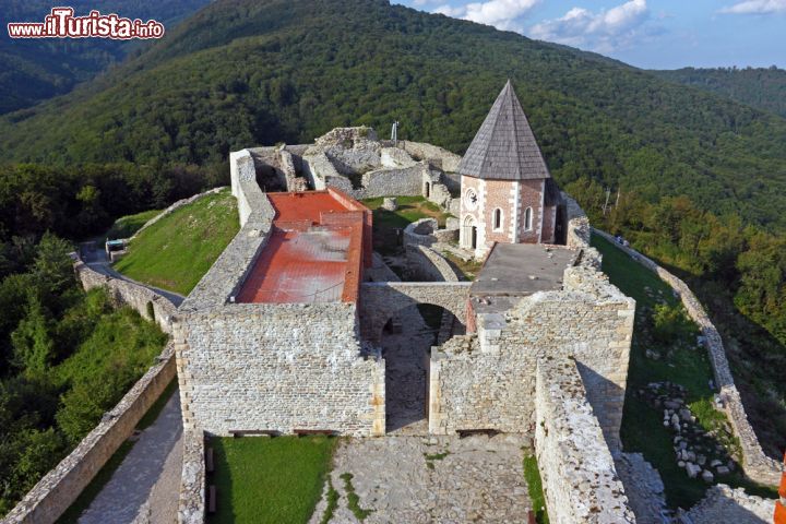 Immagine Il complesso di Medvedgrad fotografato dalla torre principale del castello. Zagabria, Croazia