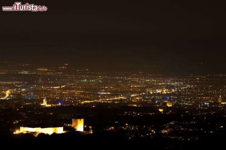 Immagine Il panorama notturno di Zagabria: in primo piano il castello di Medvedgrad