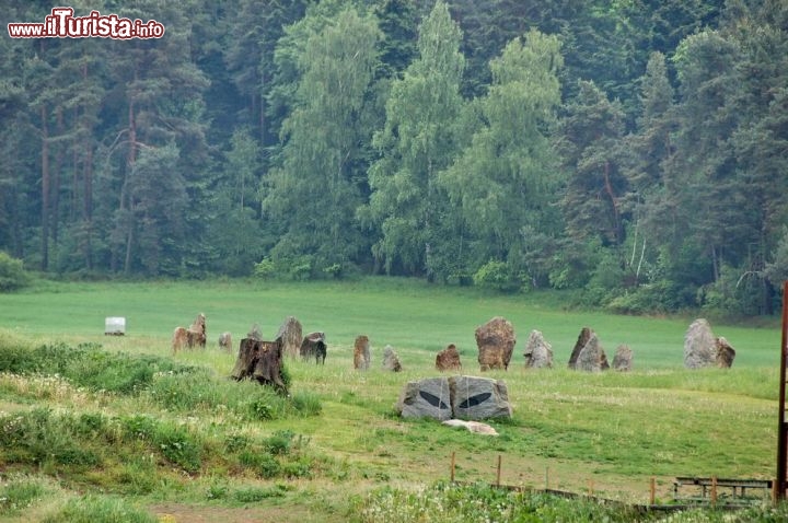 Stonehenge_a_holasovice