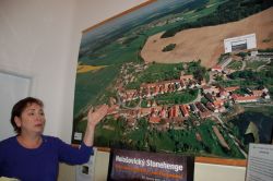 Vista dall'alto del villaggio di Holasovice, ...