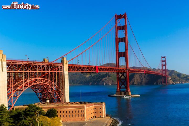 Immagine Un classico panorama di San Francisco: siamo nel parco del Presidio al cospetto del Golden Gate e della la baia di San Francisco, in California