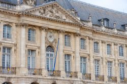 Il Palazzo della Borsa (Palais de la Bourse) di Bordeaux si affaccia su Place de la Bourse e ospita oggi la Camera di Commercio del capoluogo del'Aquitania (Francia) - foto © Francisco ...