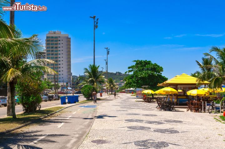 Immagine Il lungomare di Barra da Tijuca con il marciapiede a mosaico, Rio de Janeiro, Brasile