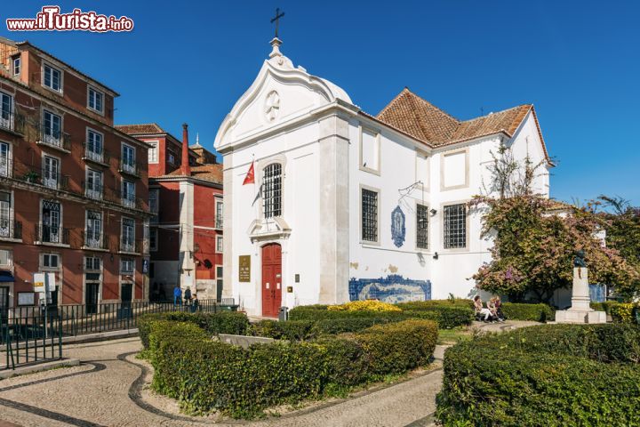 Immagine La chiesa di Santa Luzia è uno dei monumenti nazionali di Lisbona, e si trova nel quartiere di Alfama - © Nessa Gnatoush / Shutterstock.com