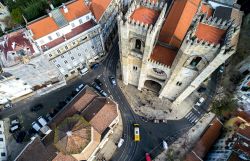 La chiesa di Santa Maria Maior la più antica di lLsbona, nel quartiere Alfama