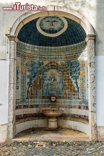 Immagine Una fontana tipica nel quartiere Alfama in centro a Lisbona