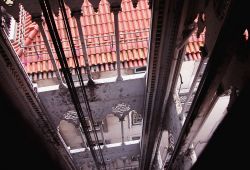 Vista dell'interno dell'ascendore di Santa Justa a Lisbona