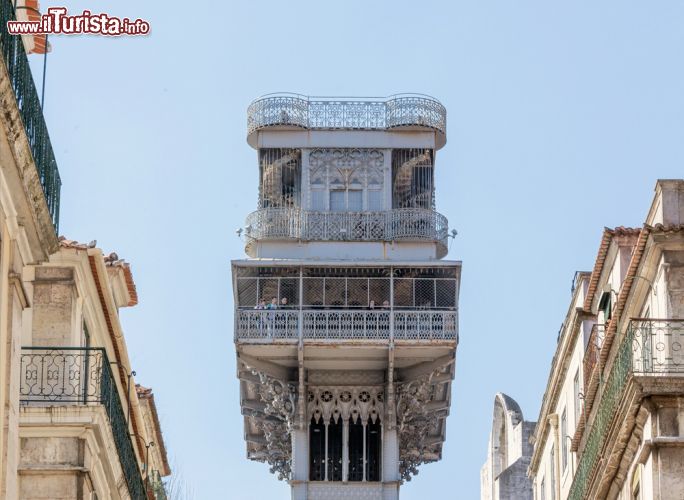 Immagine Un particolare della torre dell Elevador de Santa Justa a Lisbona