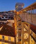 Vista notturna dell'ascensore di Lisbona: l'Elevador de Santa Justa