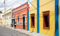 Case colorate lungo una delle strade del quartiere di Usaquen a Bogotà in Colombia. E' considerato il quartiere chic della capitale - © Ivan_Sabo / Shutterstock.com 