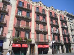 Il palazzo modernista disegnato da Enric Sagnier che ospita il Museo del Modernismo Catalano in centro a Barcellona - © Jordiferrer - CC BY-SA 3.0 - Wikipedia