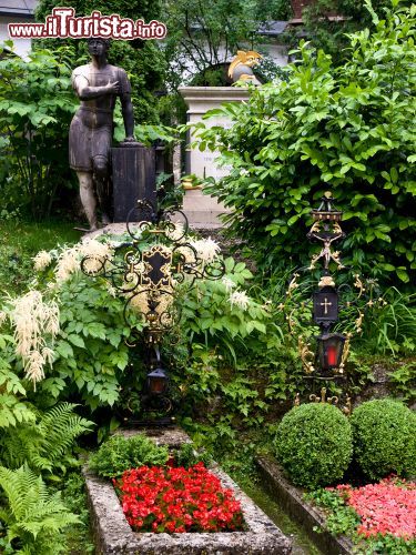 Immagine Il vecchio e romantico cimitero annesso alla chiesa di San Pietro a Salisburgo