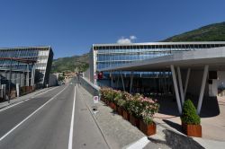 La zona archeologica coperta delle megaliti di  St Matin de Corleans, periferia ovest di Aosta - © www.regione.vda.it