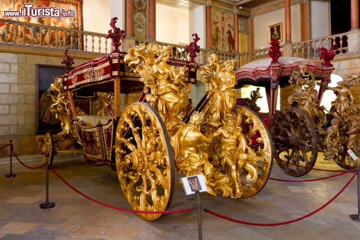 Immagine La famosa Carrozza degli Oceani, appartenuta a papa Clemente XI, pezzo straordinario del 1716 esposto al Museo delle Carrozze di Lisbona - © StockPhotosArt / Shutterstock.com