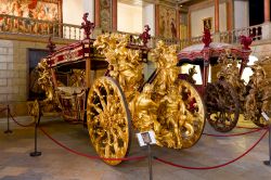 La famosa Carrozza degli Oceani, appartenuta a papa Clemente XI, pezzo straordinario del 1716 esposto al Museo delle Carrozze di Lisbona - © StockPhotosArt / Shutterstock.com 