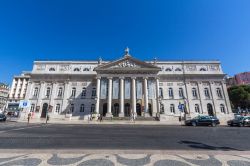 Il Teatro Nazionale di Lisbona, uno dei punti ...