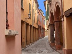 I portici di Bologna fotografati nella zona dell'Ex Ghetto ebraico, in pieno centro