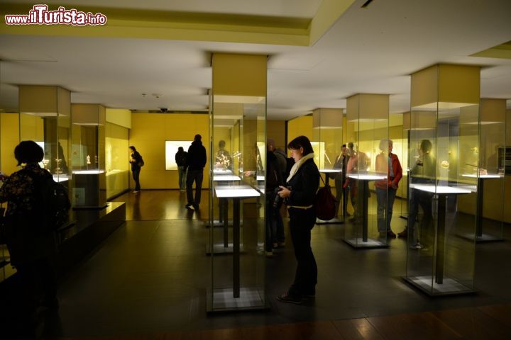Immagine Turisti in visita al Museo dell'oro di Bogotà - © Free Wind 2014 / Shutterstock.com