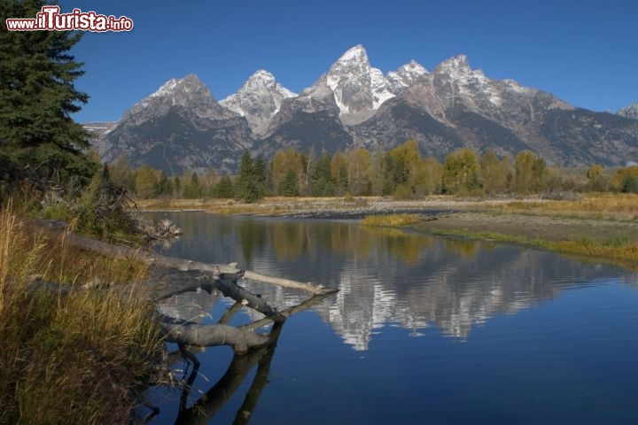 Le montagne del Grand Teton si riflettono nel Jackson Lake del Wyoming. Credit: Holger Heue