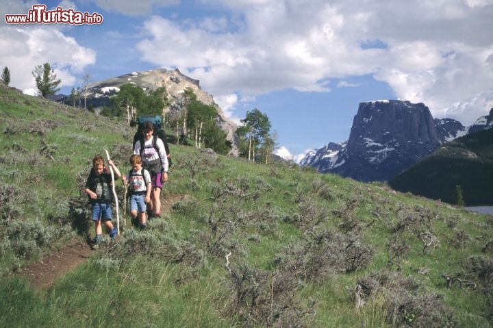Trekking tra i sentieri del Wyoming, vicino a Square Top Mountain. Credit: Fred Pflughoft