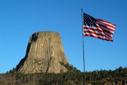 Wyoming, Devils Tower la montagna resa famosa ...