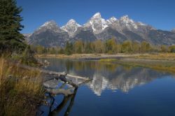 Le montagne del Grand Teton si riflettono nel ...