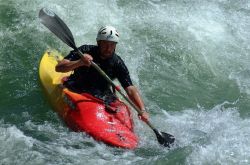 In kayak tra le rapide del Wyoming. Credit: ...