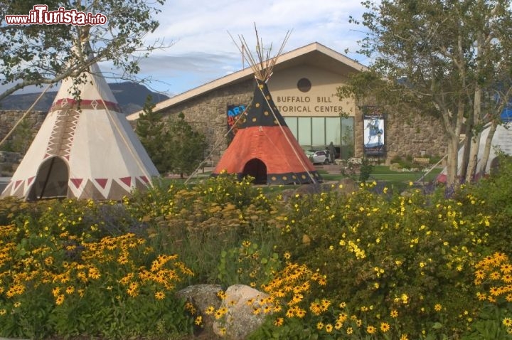 Tende indiane a Cody nel nord-ovest del Wyoming, a Cody. Buffalo Bill center. Credit: www.markgocke.com