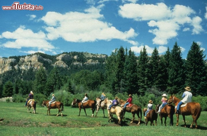 Wyoming: passeggiate a cavallo organizzate per gli ospiti dei ranch. Credit: The Wagner Perspective