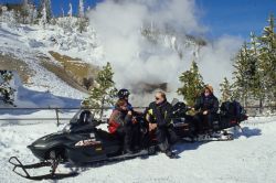 Escursione in motoslitta in Wyoming in inverno ...