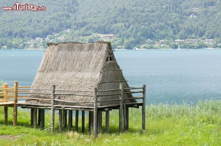 Immagine Una delle palafitte ricostruite del sito patrimonio UNESCO, facente parte del museo di Molina di Ledro in Trentino