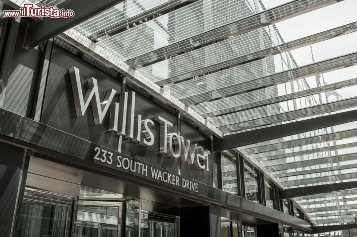 Immagine L'ingresso principale della Willis Tower di Chicago - © f11photo / Shutterstock.com