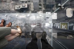 Il panorama vertiginoso che  si ammira dai baconi The Ledge Willis Tower Chicago