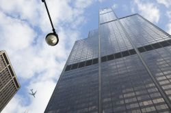 Una vista da basso della Willis Tower il grattacielo più alto di Chicago - © Papa Bravo / Shutterstock.com 