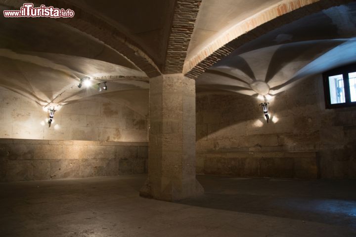 Immagine Sotterraneo del mercato della seta di Valencia - © pavel dudek / Shutterstock.com