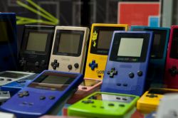 Anche i Game Boy della Nintendo esposti nella collezione del Vigamus di Roma - © www.vigamus.com