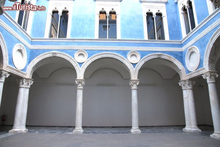 Immagine Un chiostro interno al Museo delle Belle Arti di Valencia, in Spagna