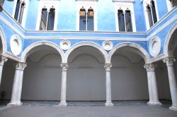 Un chiostro interno al Museo delle Belle Arti di Valencia, in Spagna