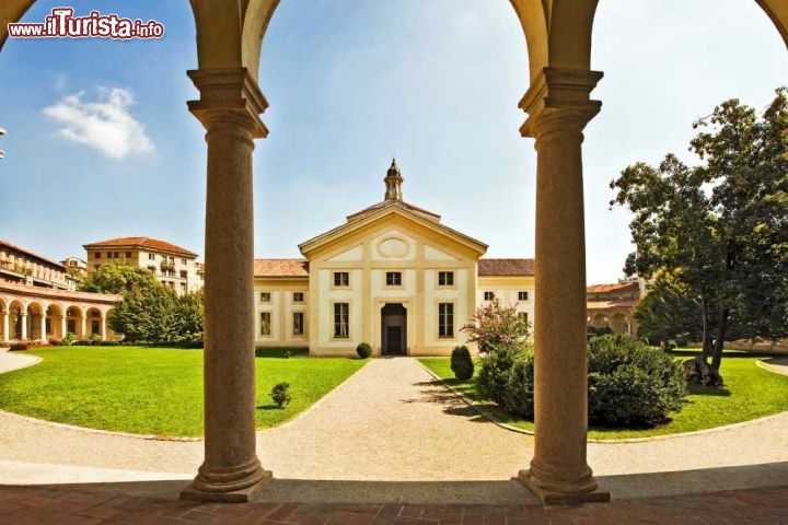 Immagine Cortile interno della Rotonda della Besana di Milano. Qui si troba il MUBA il Museo dei Bambini - © Elena Valdre / www.muba.it