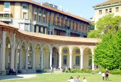 La Rotonda della Besana e il giardino all'esterno del MUBA di Milano  - © ValeStock / Shutterstock.com 