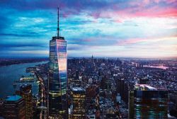 La Freedom Tower al tramonto, il One World Trade Center ha riportato la skyline di New York City al fascino pre attentati dell' 11 settembre 2001