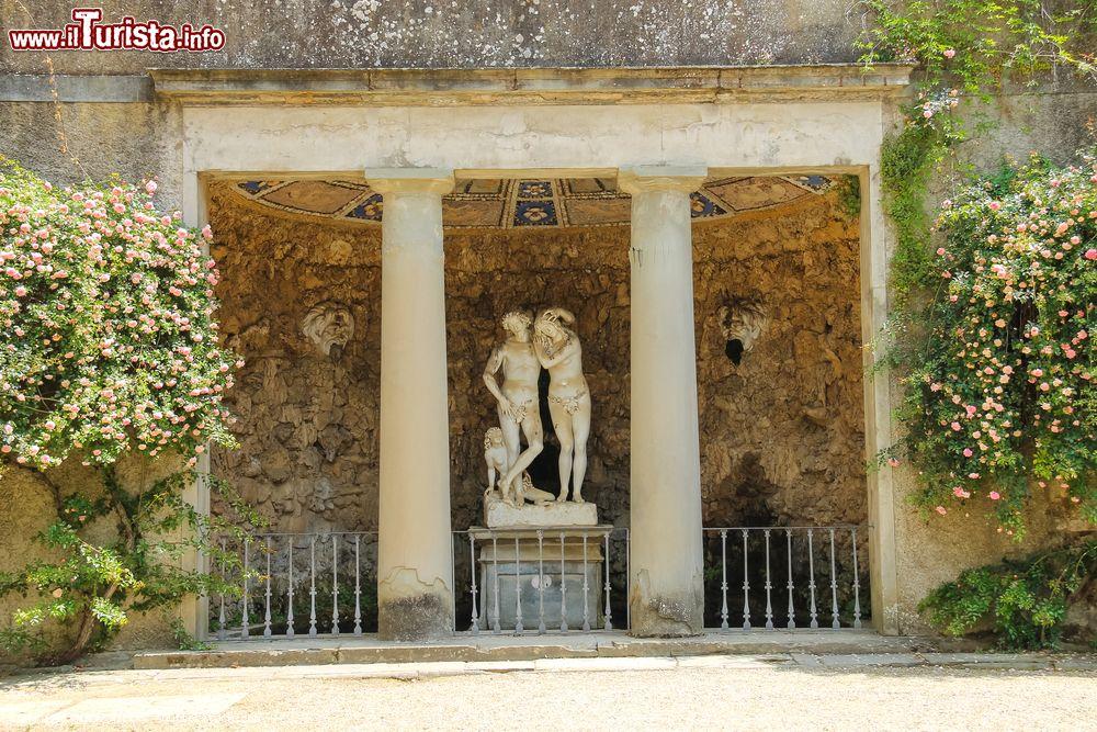 Immagine Una delle fontane rinascimentali ospitate nei giardini Boboli di Firenze, Italia - © Nick_Nick / Shutterstock.com