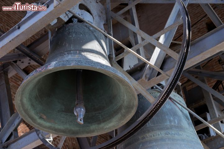 Immagine Dentro la cella campanaria di Torre dei Lamberti a Verona - © Philip Bird LRPS CPAGB / Shutterstock.com