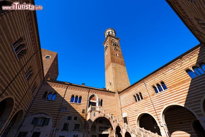 Immagine Il Palazzo della Ragione e la medievale Torre dei Lamberti a Verona