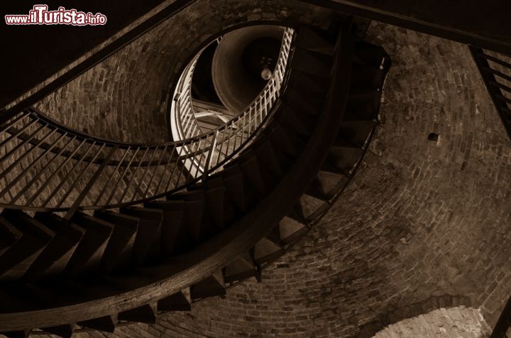 Immagine La salita a piedi alla cima di Torre dei Lamberti a Verona