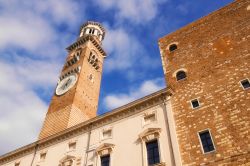 Con i suoi 84 metri di altezza la Torre dei Lamberti è l'edificio più alto di Verona