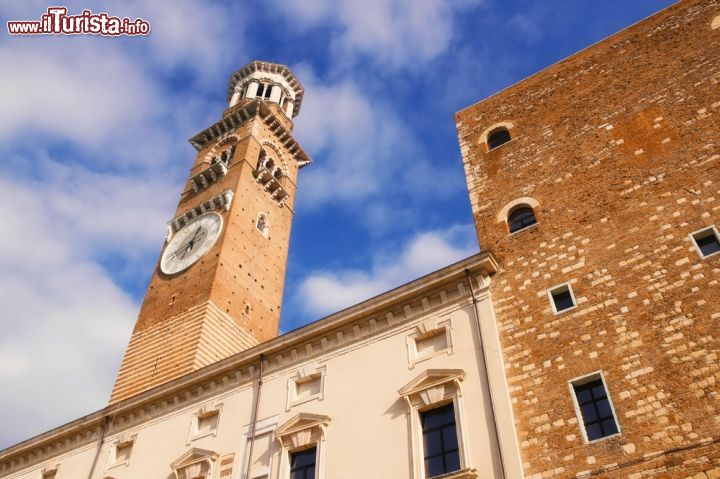Immagine Con i suoi 84 metri di altezza la Torre dei Lamberti è l'edificio più alto di Verona