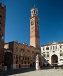 La torre medievale dei Lamberti fotografata da Piazza Signori in centro a Verona