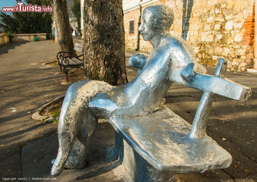 Immagine La statua al poeta Antun Gustav Matos, nella citta alta di Zagabria in Croazia. - © iascic / Shutterstock.com