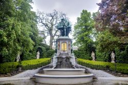 La statua di Egmont and Hoornein nella piazza Kleine Zavel a Bruxelles, Belgio 